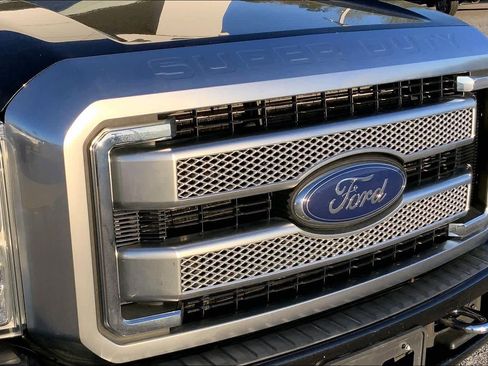 Used 2015 Ford F250 Platinum w/ FX4 Off-Road Package image 28