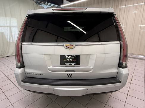 Used 2017 Cadillac Escalade Luxury AWD/4WD image 6