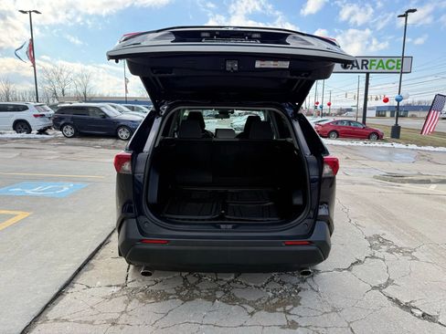 Used 2019 Toyota RAV4 XLE w/ Convenience Package image 12