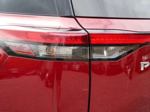 Certified 2024 Nissan Pathfinder SL AWD/4WD image 17