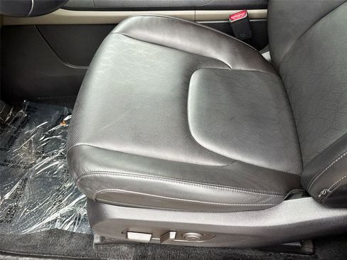 Used 2025 Kia Carnival FWD image 20