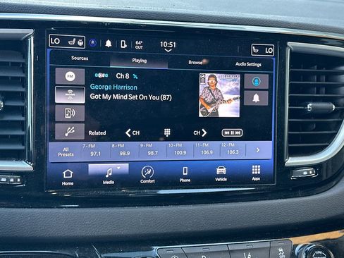 Used 2023 Chrysler Pacifica Touring-L image 21