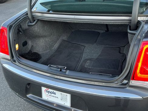 Used 2016 Chrysler 300 Limited RWD image 20