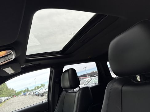 Used 2018 Jeep Grand Cherokee Altitude AWD/4WD image 11