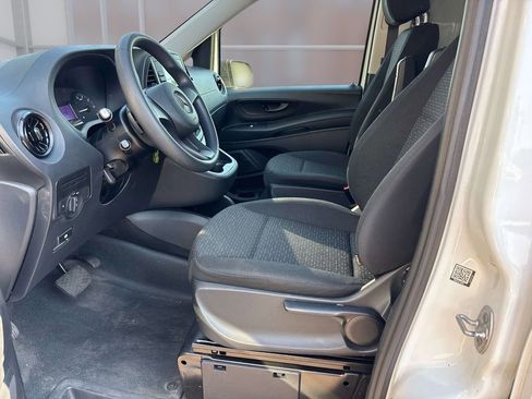 Used 2022 Mercedes-Benz Metris image 8