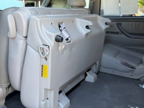 Used 2004 Toyota Sequoia Limited RWD image 37