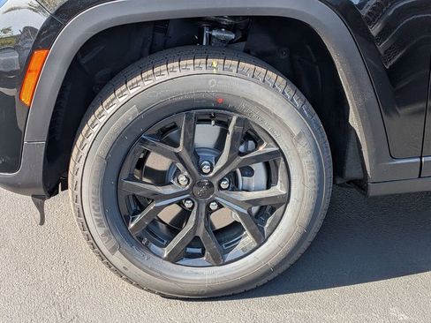 New 2026 Jeep Grand Cherokee L 2WD image 5