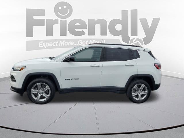 Used 2023 Jeep Compass Latitude w/ Convenience Group AWD/4WD image 2