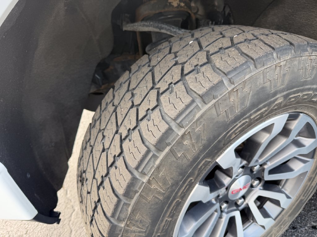 Used 2020 GMC Sierra 1500 AT4 w/ Off-Road Performance Package AWD/4WD image 15