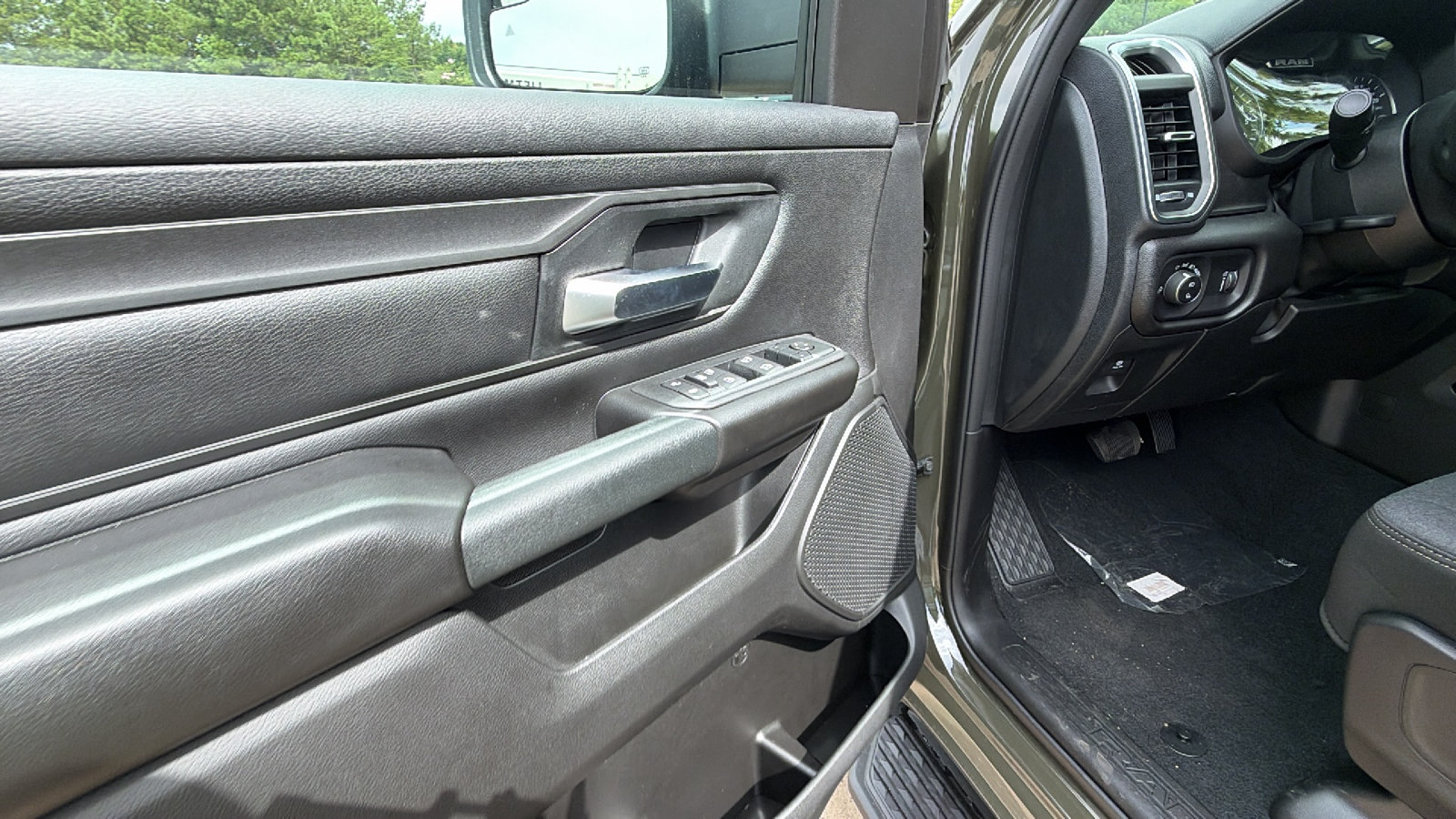 New 2026 RAM 1500 Express AWD/4WD image 17