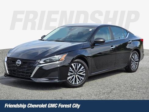Used 2025 Nissan Altima 2.5 SV FWD image 1