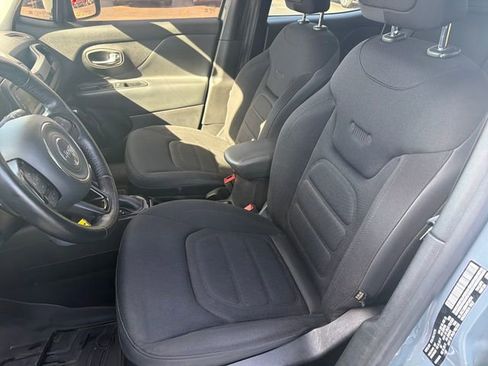 Used 2017 Jeep Renegade Altitude AWD/4WD image 11