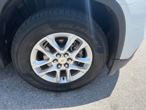 Used 2021 Chevrolet Traverse LS FWD image 8