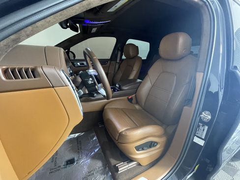 Used 2023 Porsche Cayenne S Platinum image 5