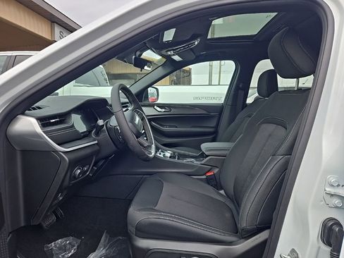 New 2026 Jeep Grand Cherokee L Laredo image 6