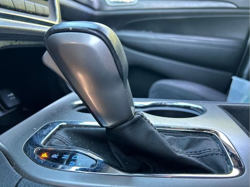 Used 2018 Jeep Grand Cherokee Altitude RWD image 18