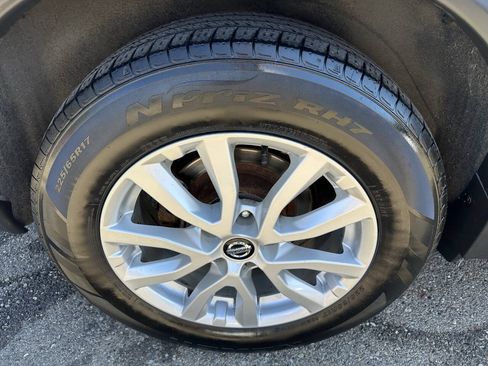 Used 2019 Nissan Rogue SV FWD image 27