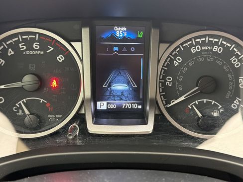 Used 2022 Toyota Tacoma SR5 w/ Technology Package RWD image 18