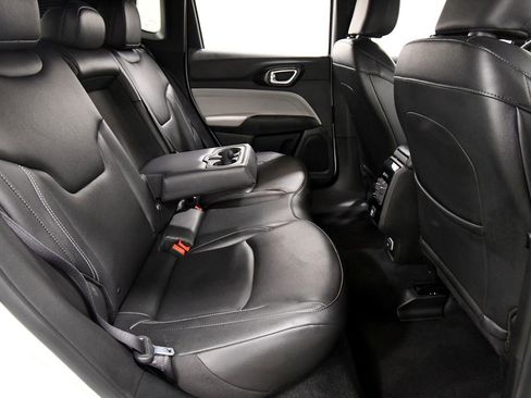 Used 2025 Jeep Compass Limited AWD/4WD image 17