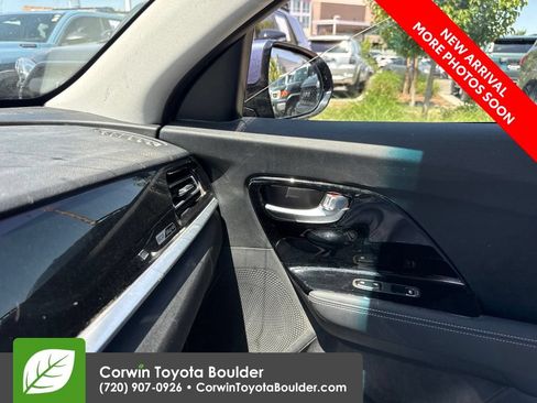 Used 2022 Kia Niro EX FWD image 11