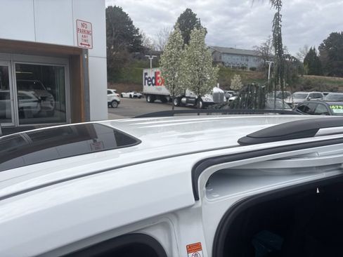 Used 2022 Toyota Sienna XSE w/ XSE Plus Package image 6