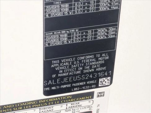 New 2025 Land Rover Defender 110 S image 19