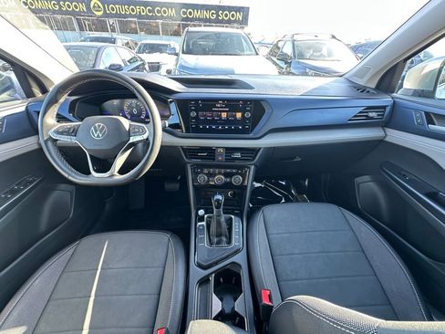 Used 2024 Volkswagen Taos SE image 21