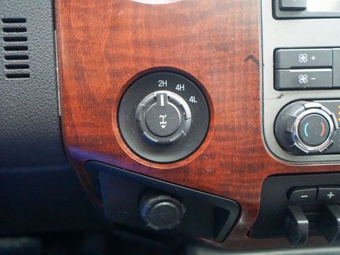 Used 2012 Ford F250 King Ranch w/ King Ranch w/Chrome Pkg image 25