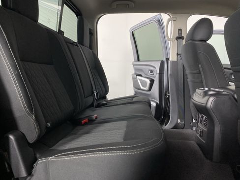 Used 2018 Nissan Titan SV w/ SV Convenience Package AWD/4WD image 16