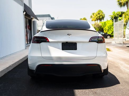 Used 2024 Tesla Model Y 2WD image 9