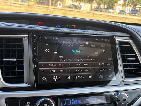 Used 2017 Toyota Highlander Limited Platinum FWD image 21