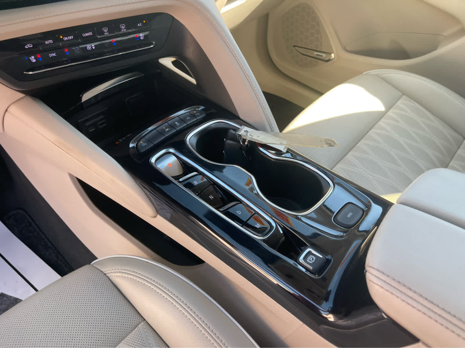 Used 2022 Buick Envision Avenir w/ Technology Package II FWD image 17