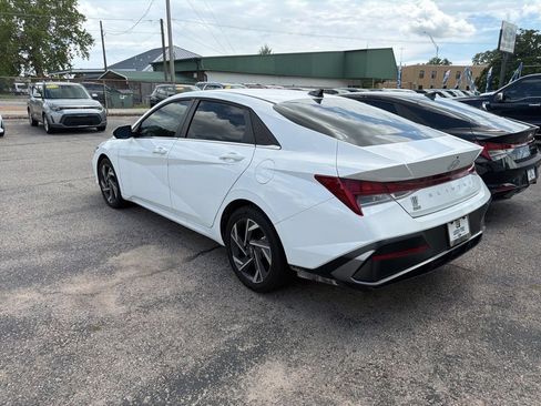 Used 2025 Hyundai Elantra SEL FWD image 3