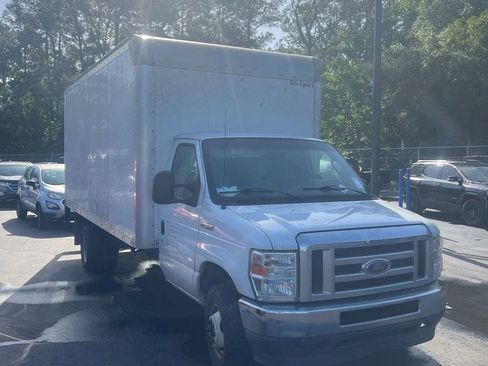 Used 2021 Ford E-450 and Econoline 450 Super Duty w/ Power Windows & Locks Group RWD image 4