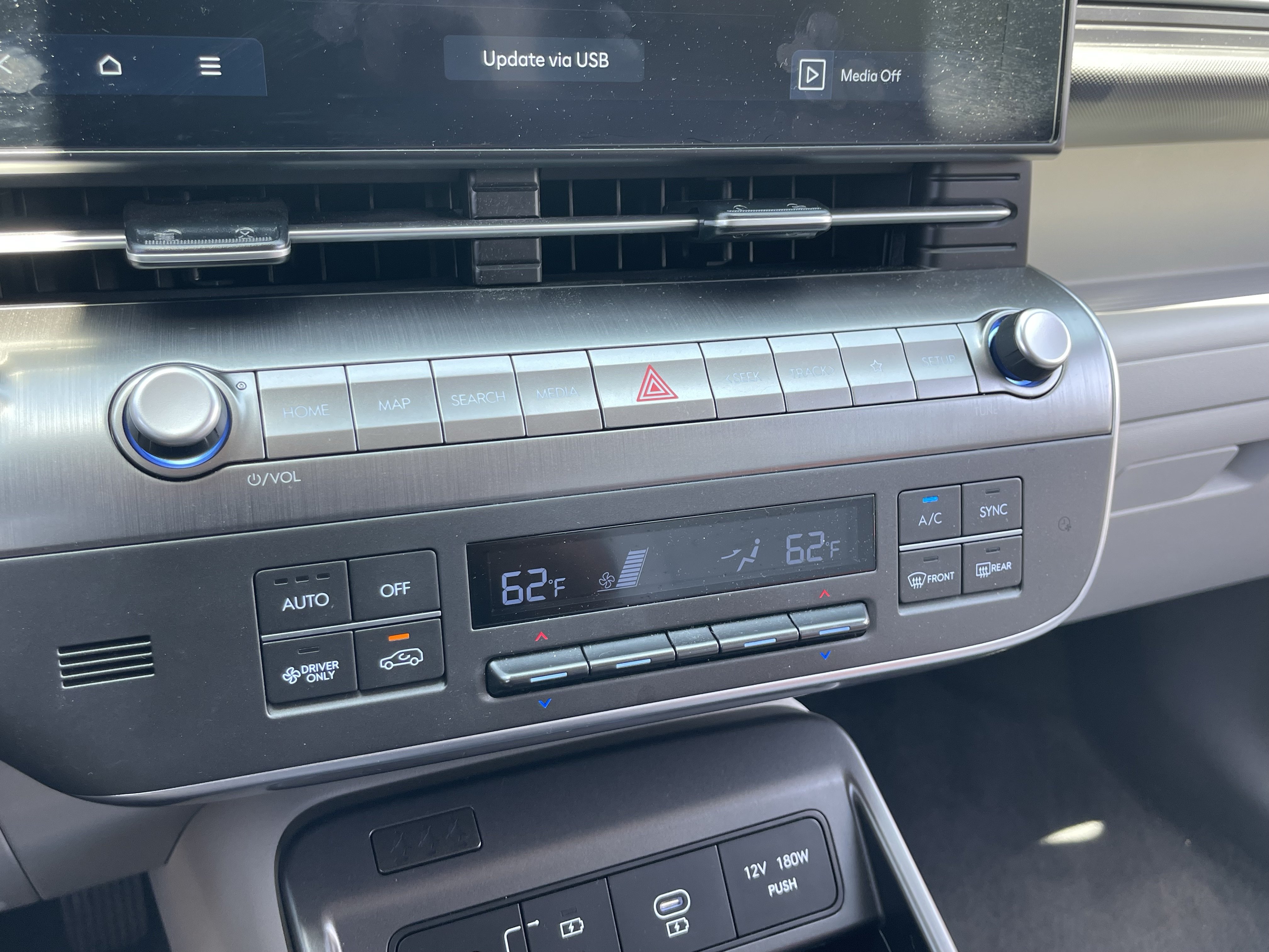 Used 2025 Hyundai Kona SEL FWD image 27