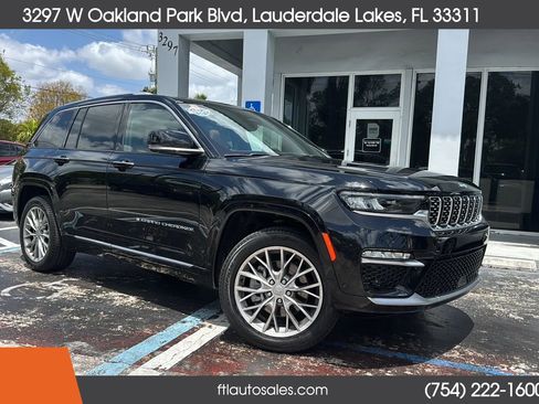 Used 2022 Jeep Grand Cherokee Summit w/ Luxury Tech Group V image 2