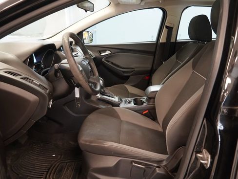Used 2014 Ford Focus SE w/ SE Winter Package FWD image 6