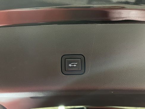 Used 2022 Chevrolet Traverse High Country w/ LPO, Floor Liner Package image 18