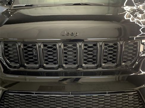 New 2025 Jeep Grand Cherokee Limited w/ Black Appearance Package image 9