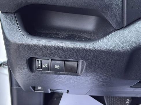 Used 2022 Toyota RAV4 LE image 17