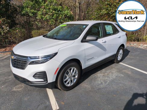 Used 2023 Chevrolet Equinox LS w/ Driver Confidence II Package image 3