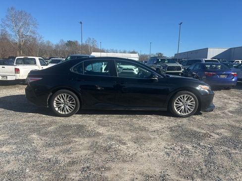Used 2019 Toyota Camry XLE image 6