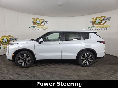 New 2026 Mitsubishi Outlander SE image 4