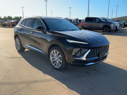 New 2025 Buick Envision Avenir image 2