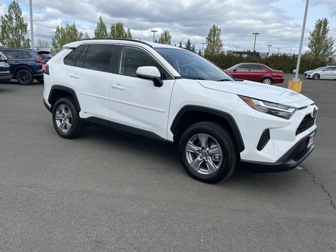 Used 2024 Toyota RAV4 LE image 13