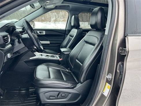 Used 2021 Ford Explorer XLT w/ Equipment Group 202A image 15