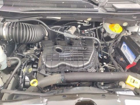 Used 2019 Dodge Grand Caravan SE w/ UConnect Hands-Free Group image 23