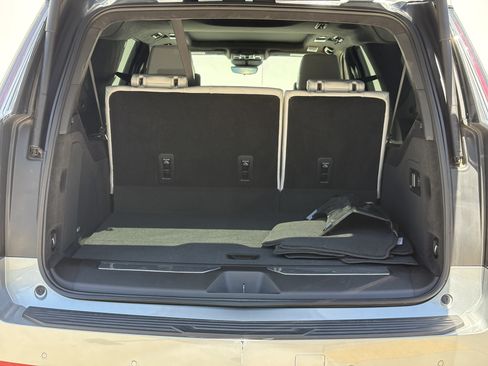 Certified 2025 Cadillac Escalade ESV V AWD/4WD image 9