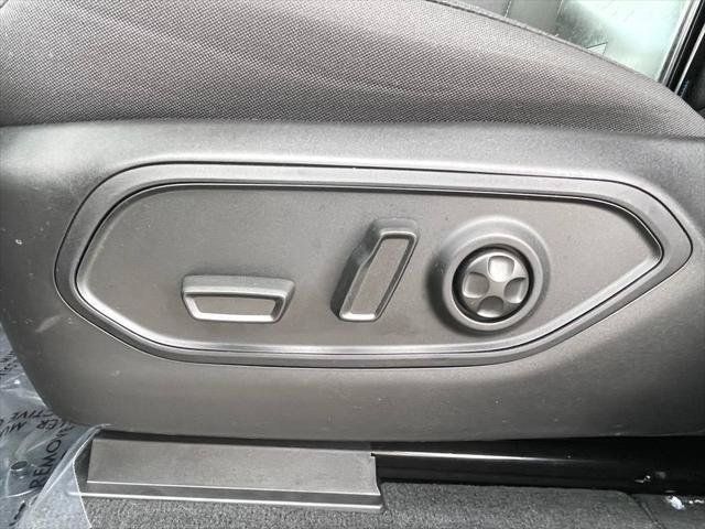 Used 2026 Jeep Grand Cherokee Laredo RWD image 46