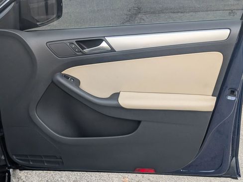 Used 2013 Volkswagen Jetta SE image 28